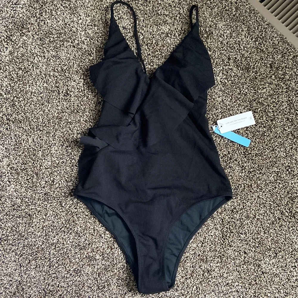 Cupshe Black Ribbed Ruffle One-Piece, NWT